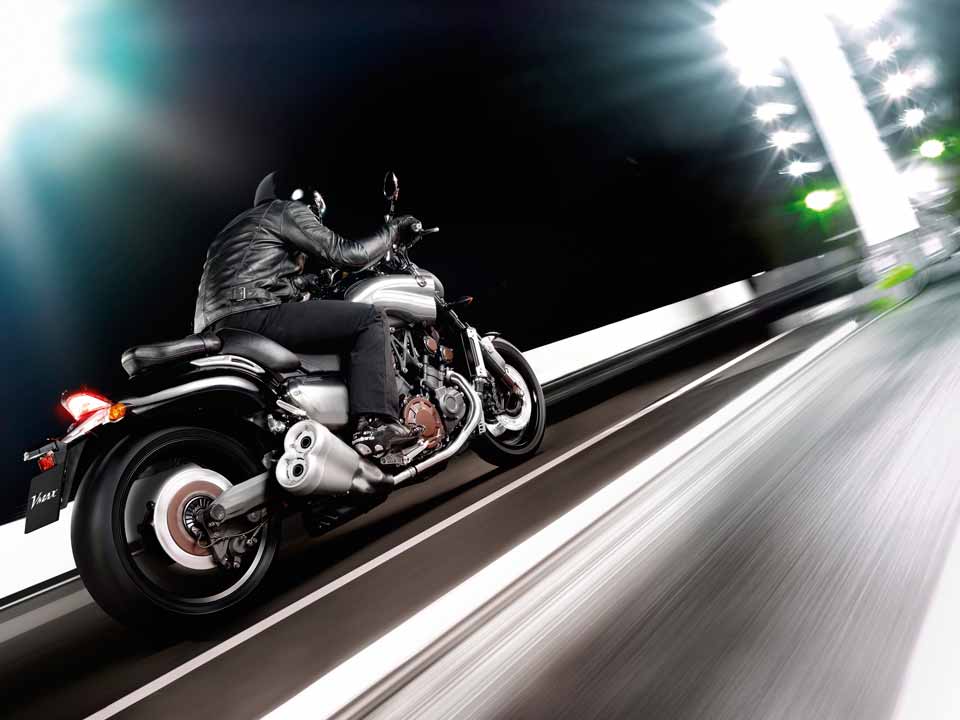 yamaha_263659_2013_yam_vmax_eu_mbl2_act_001